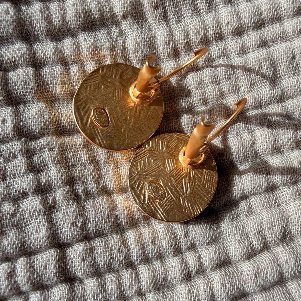💖CHANEL Pink and White CC Round Drop Earrings with Gold-Tone Logo🤍 - Picture 11 of 12